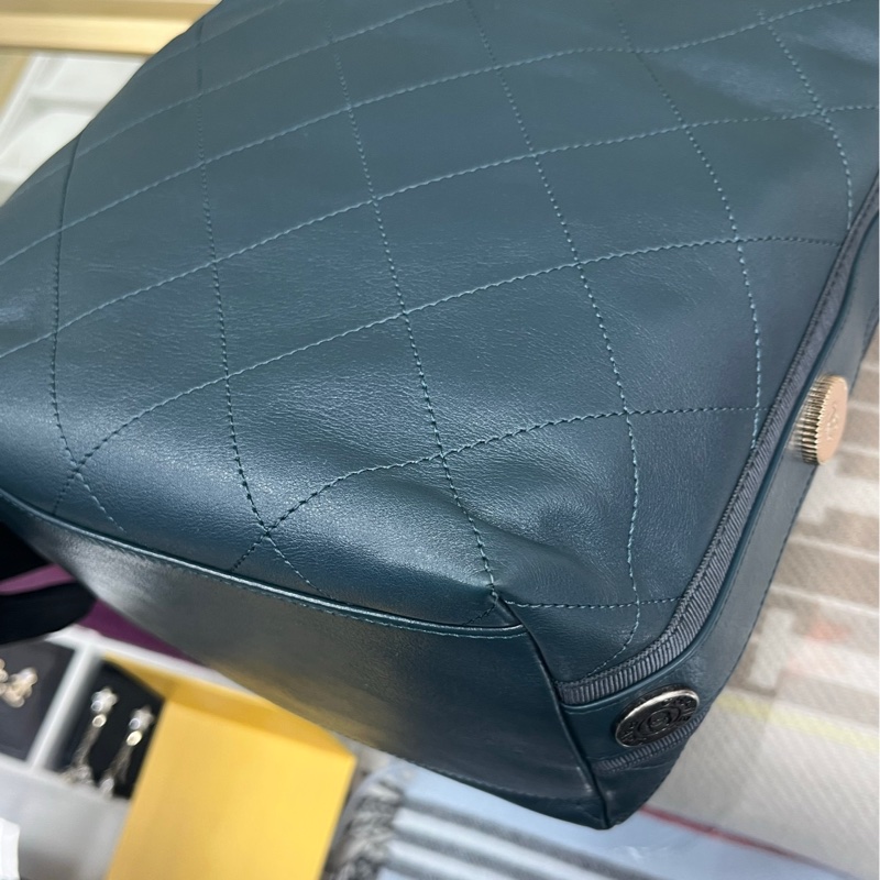 Chanel Button up Hobo 嬉皮包-10