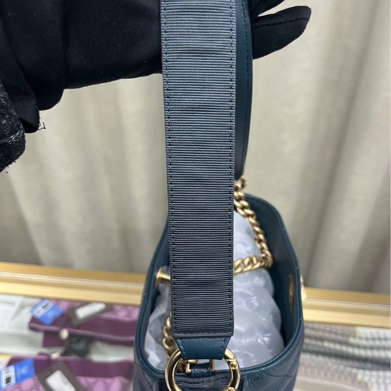 Chanel Button up Hobo 嬉皮包-12