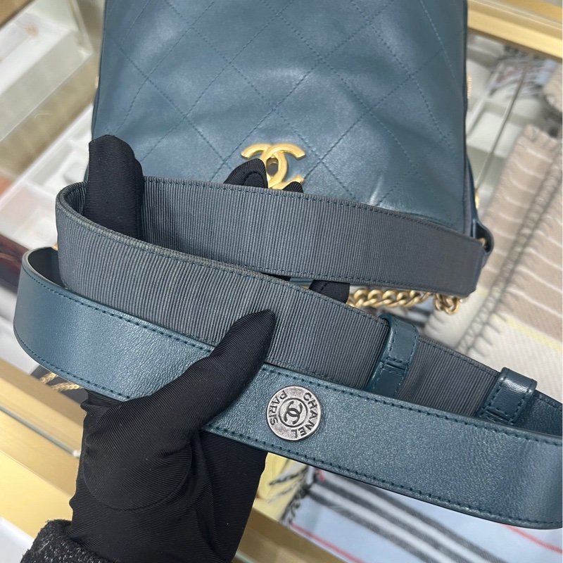 Chanel Button up Hobo 嬉皮包-15