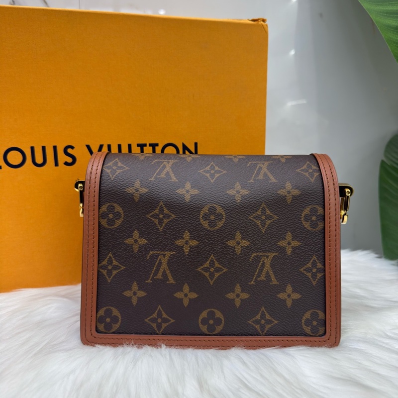99新LV路易威登/Louis Vuitton達芙妮小號新款銅牌芯片款單肩斜挎包 23年-1