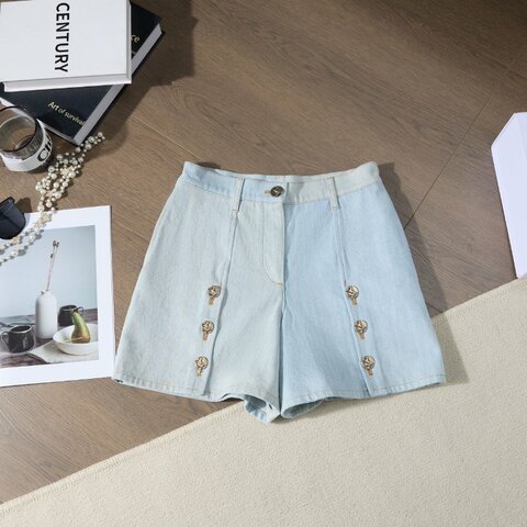 ❤️CHANEL 牛仔短褲 特別版cc紐扣