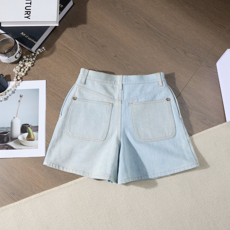 ❤️CHANEL 牛仔短褲 特別版cc紐扣-8