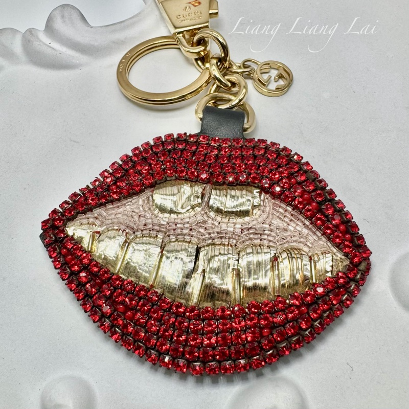 GUCCI 水鑽紅唇造型鑰匙圈-6