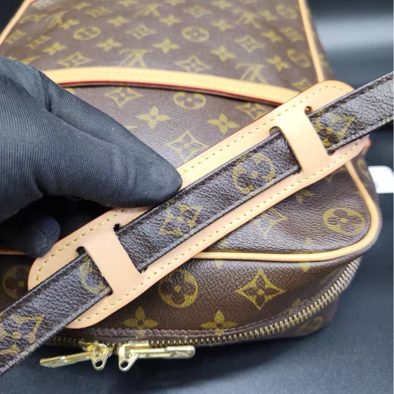 【97新✨ 全網最低價！】LV 後背包 大號相機包 背上秒變許光漢 （下單前先詢問庫存❗️）-3