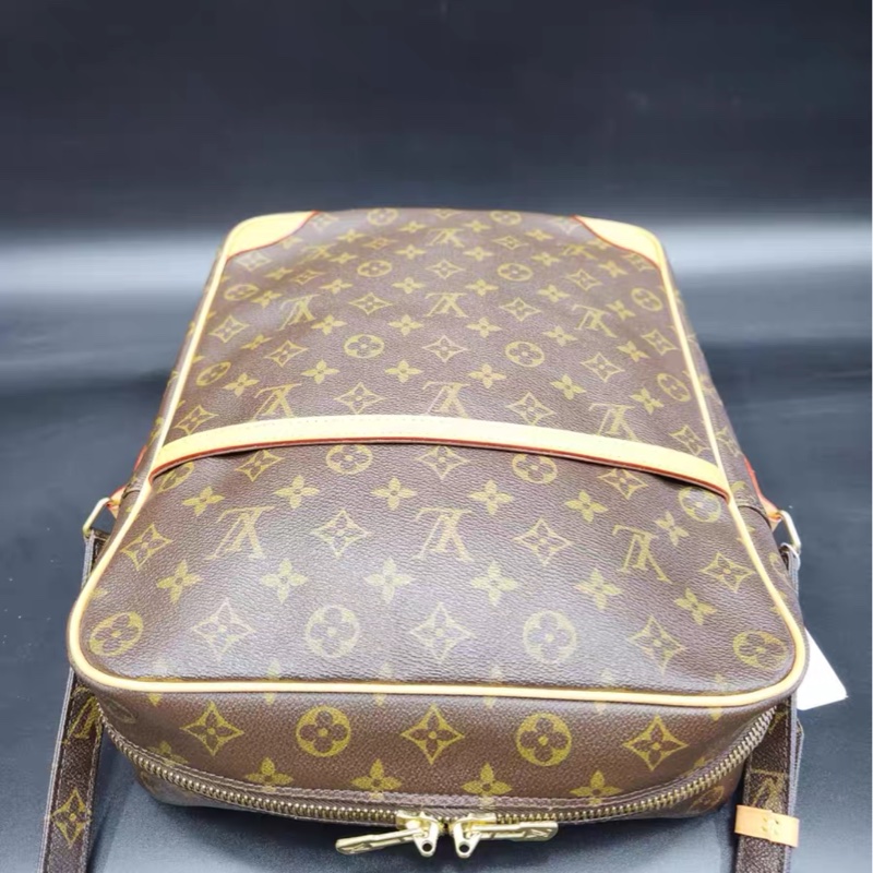 【97新✨ 全網最低價！】LV 後背包 大號相機包 背上秒變許光漢 （下單前先詢問庫存❗️）-5