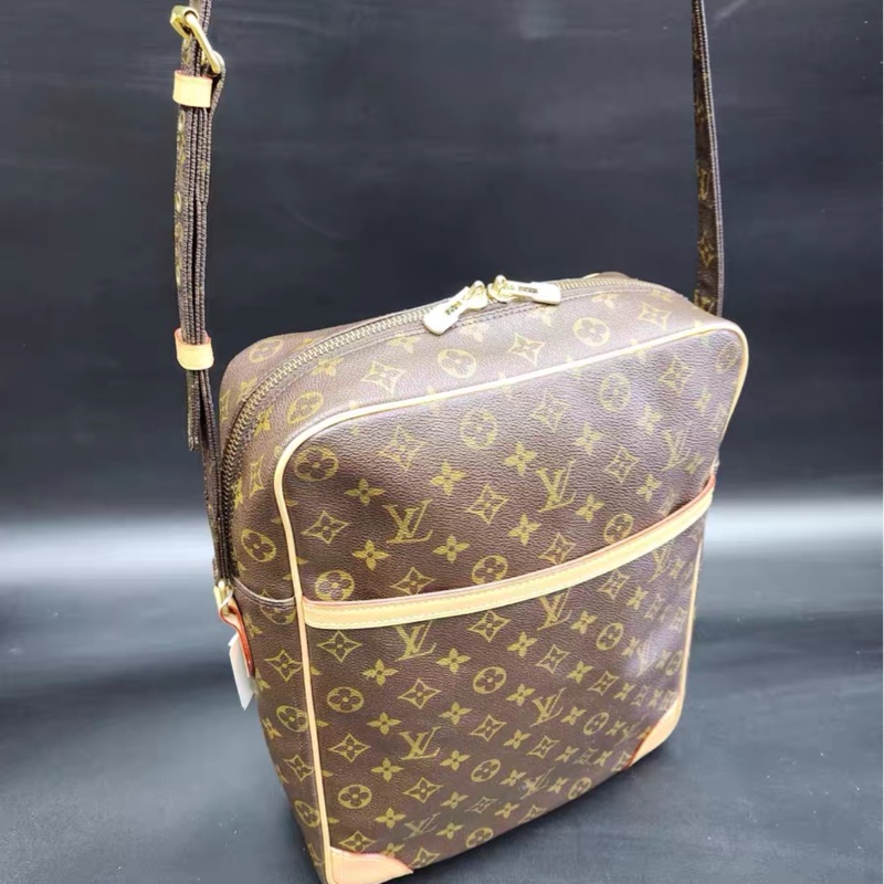 【97新✨ 全網最低價！】LV 後背包 大號相機包 背上秒變許光漢 （下單前先詢問庫存❗️）-6