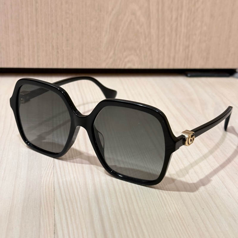 GUCCI｜GG1072SA 黑GG膠框太陽眼鏡-0