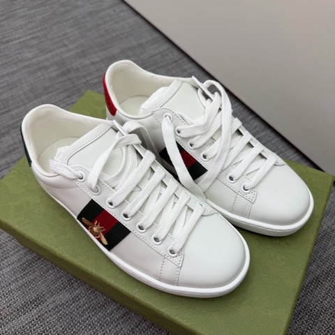 99新 古馳/Gucci蜜蜂款板鞋 34碼 附件：盒