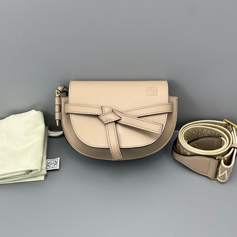 98新 LOEWE羅意威gate馬鞍包奶茶色小號/21*13*9cm