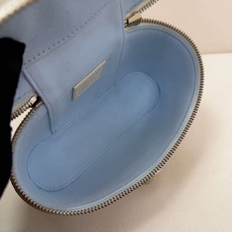 LV新款奶油藍Vanity Chain Pouch 窄版化妝包 19*12cm  99新肩帶塵袋-3