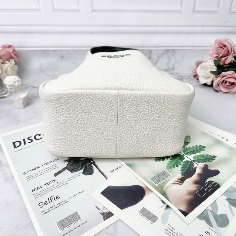 Prada 白色mini菜籃子托特手提包18×15×8.5cm 98新配件塵袋購證-5