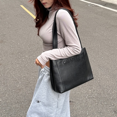 【超！級！新】Chanel 魚子醬牛皮 肩背托特包（專櫃261,300）