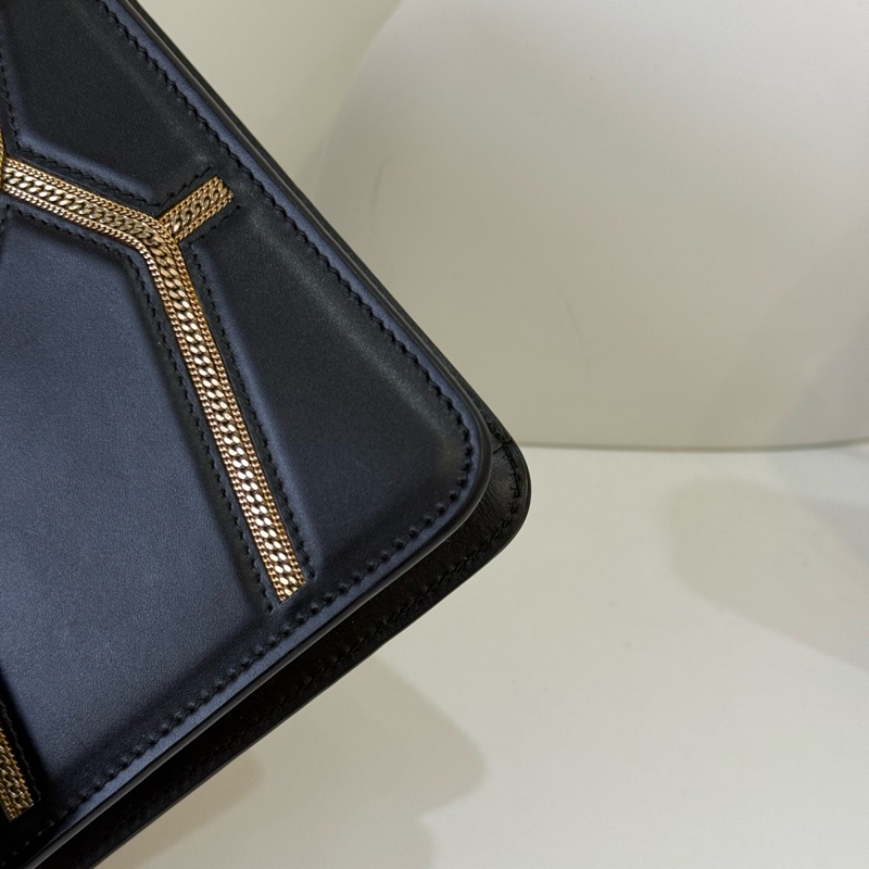 Bvlgari寶格麗蛇頭限量款 購入十三萬-7