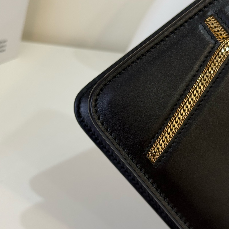 Bvlgari寶格麗蛇頭限量款 購入十三萬-10