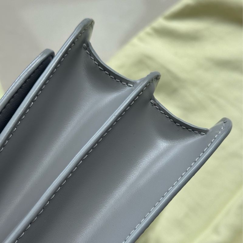 非常新 專櫃購入 原價 79900 高級灰藍色 buberry TB皮革包-3