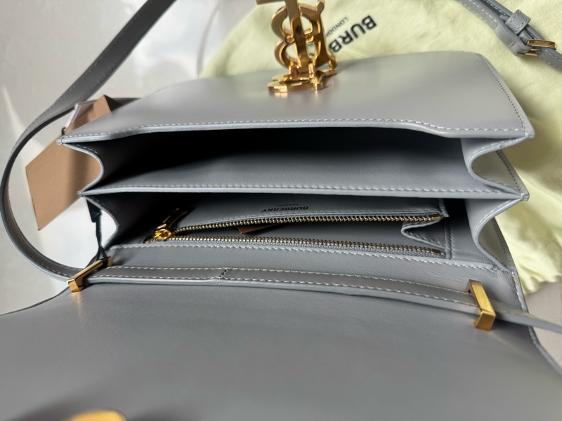 非常新 專櫃購入 原價 79900 高級灰藍色 buberry TB皮革包-10