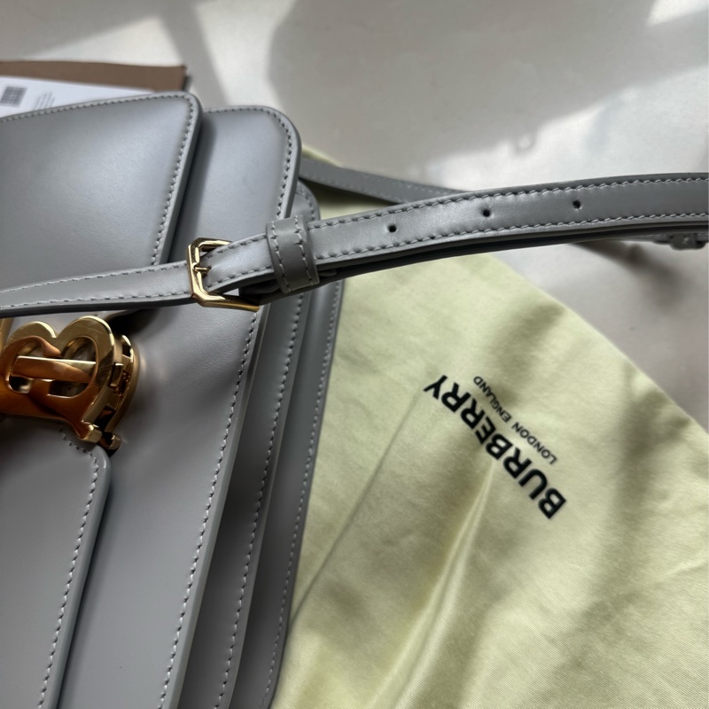 非常新 專櫃購入 原價 79900 高級灰藍色 buberry TB皮革包-13