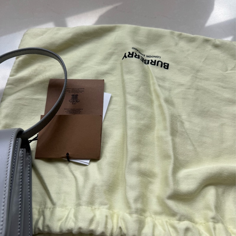 非常新 專櫃購入 原價 79900 高級灰藍色 buberry TB皮革包-15