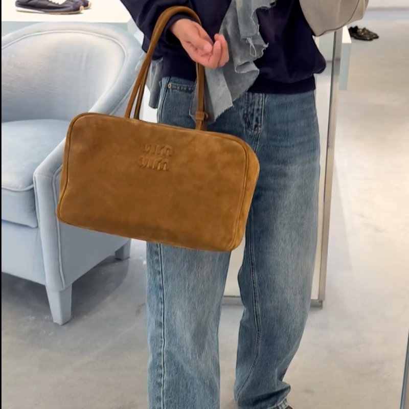 ⏰限時特賣價🌺Miu Miu 5BB117 大款麂皮 Beau 保齡球包 橄欖綠沙色-3