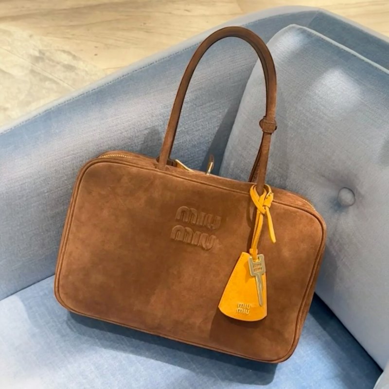 ⏰限時特賣價🌺Miu Miu 5BB117 大款麂皮 Beau 保齡球包 橄欖綠沙色-4