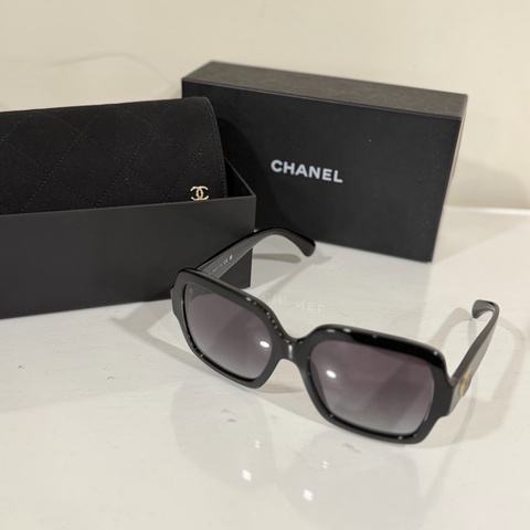 Chanel 鑲鑽logo墨鏡 顏色超漂亮🩷