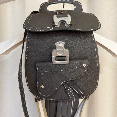 Dior 雙肩馬鞍後背包 也可以側背
