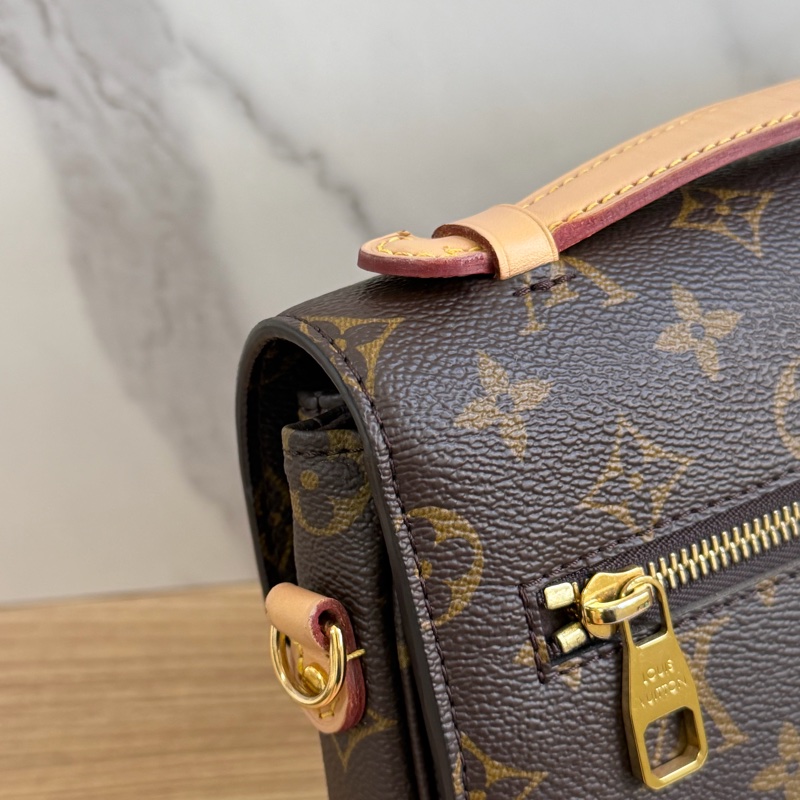 （經典款）LV 老花郵差包 晶片款式-11