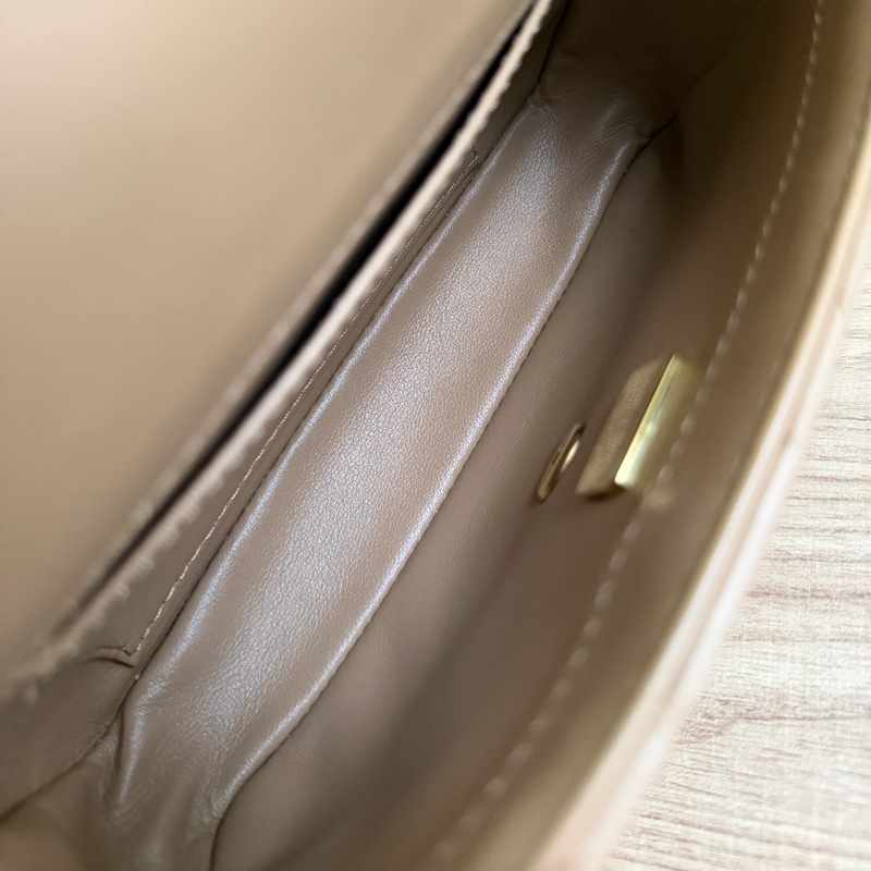 （超推薦）香奈兒 22B cf mini 愛心鏈條包 晶片款式-24