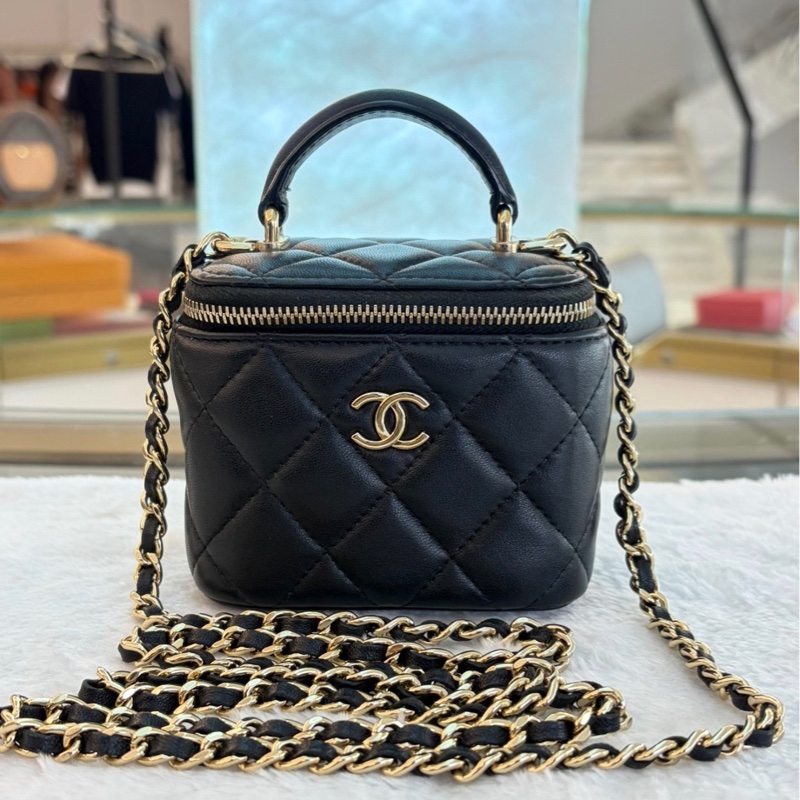 【97新 ✨ 全網最低價！】晶片新款 CHANEL 香奈兒 黑金羊皮 手柄小盒子含鏡單肩斜挎包（下單前先詢問庫存❗️）-2