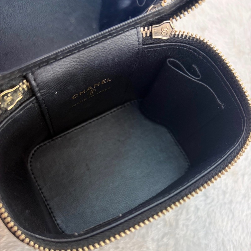 【97新 ✨ 全網最低價！】晶片新款 CHANEL 香奈兒 黑金羊皮 手柄小盒子含鏡單肩斜挎包（下單前先詢問庫存❗️）-9