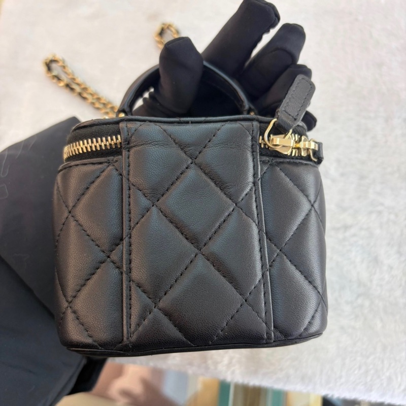 【97新 ✨ 全網最低價！】晶片新款 CHANEL 香奈兒 黑金羊皮 手柄小盒子含鏡單肩斜挎包（下單前先詢問庫存❗️）-10