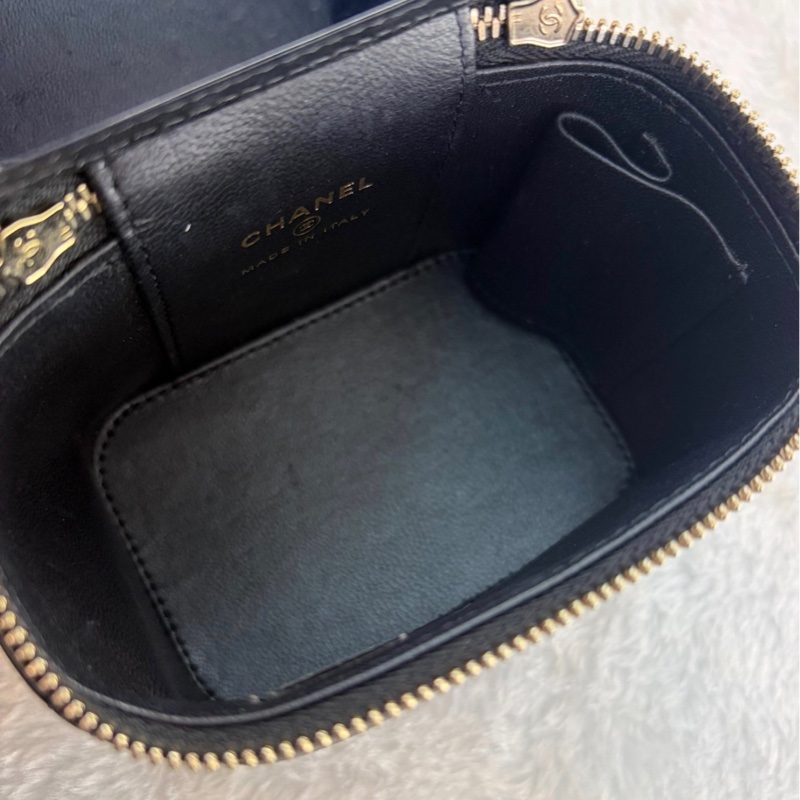【97新 ✨ 全網最低價！】晶片新款 CHANEL 香奈兒 黑金羊皮 手柄小盒子含鏡單肩斜挎包（下單前先詢問庫存❗️）-11