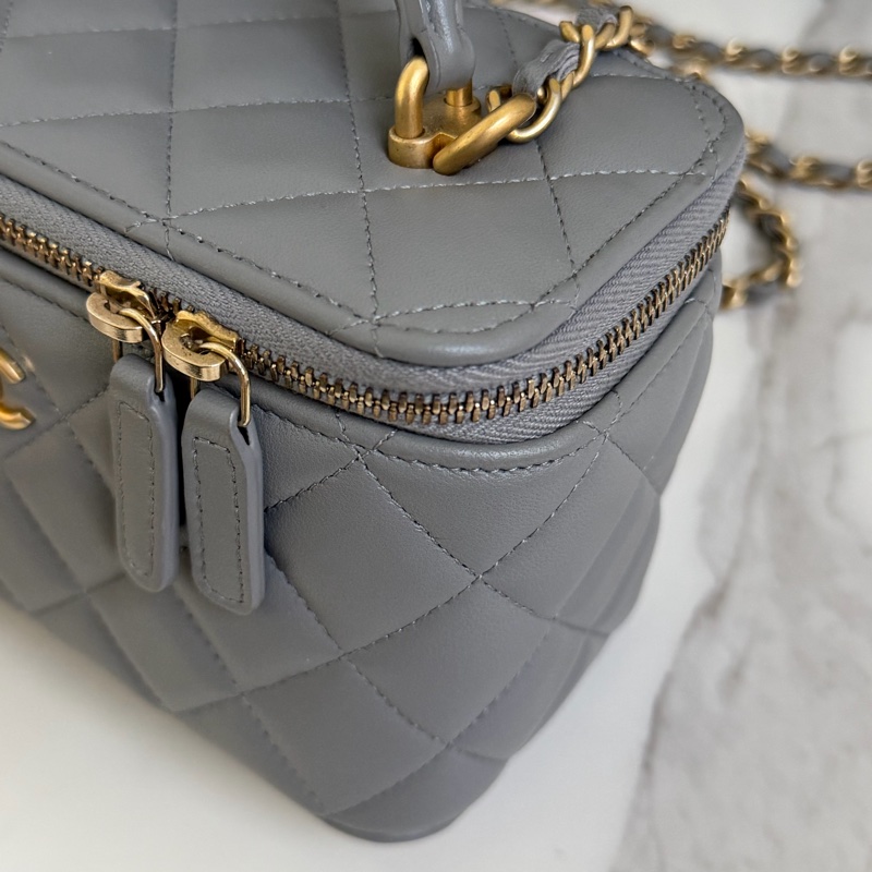 （市場稀有）香奈兒 22B 復古手柄長盒子 質感灰色-10