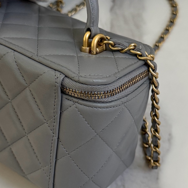 （市場稀有）香奈兒 22B 復古手柄長盒子 質感灰色-12