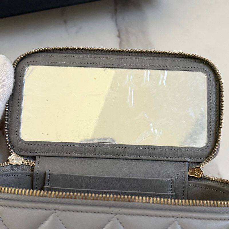 （市場稀有）香奈兒 22B 復古手柄長盒子 質感灰色-18