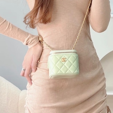 【96新✨ 全網最低價！】Chanel/香奈兒21B 酪梨綠 金球小盒子 化妝包 （下單前先詢問庫存❗️）