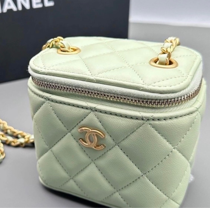 【96新✨ 全網最低價！】Chanel/香奈兒21B 酪梨綠 金球小盒子 化妝包 （下單前先詢問庫存❗️）-4