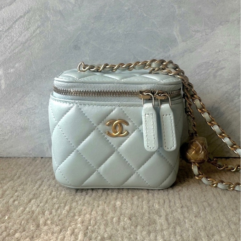 【98新 ✨ 全網最低價！】Chanel香奈兒 淺藍色 金球小盒子 化妝包晶片新款 （下單前先詢問庫存❗️）-1