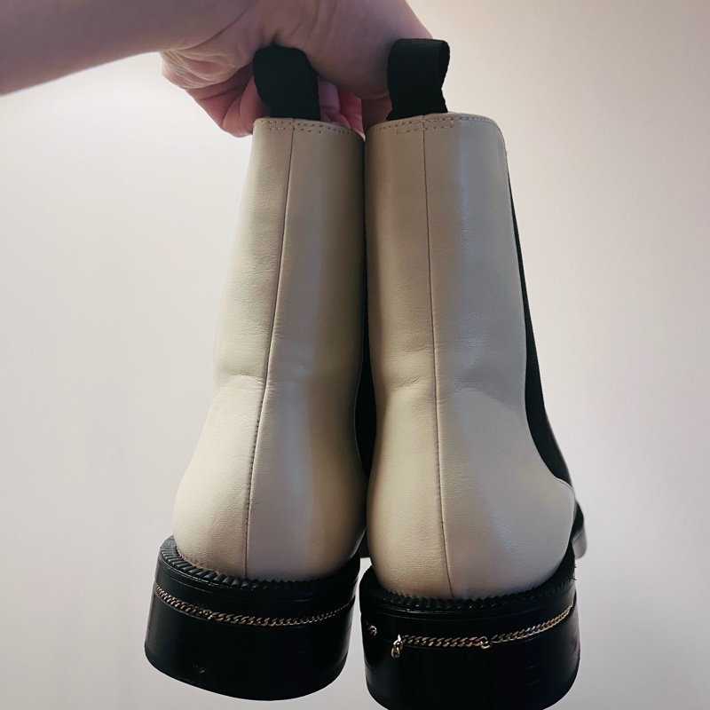 Charles & Keith 新加坡品牌 鍊飾切爾西短靴 米白低跟短靴 24號｜淘氣善良・尋寶-11