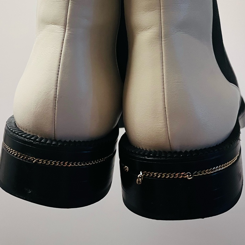 Charles & Keith 新加坡品牌 鍊飾切爾西短靴 米白低跟短靴 24號｜淘氣善良・尋寶-14