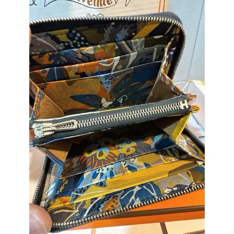 Hermes 愛馬仕 絲巾短夾 自由之城 靛藍色