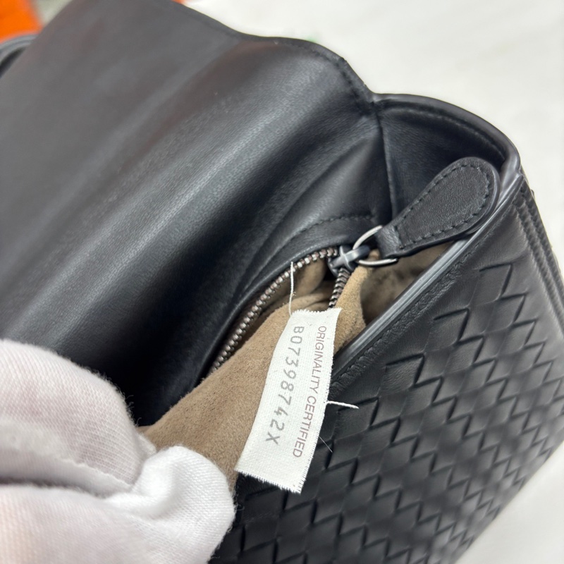 【近新閒置品】 Bottega Veneta BV 黑色編織盒子斜挎手提包-8