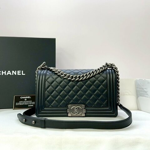 CHANEL BOY 25小牛皮黑銀口蓋包