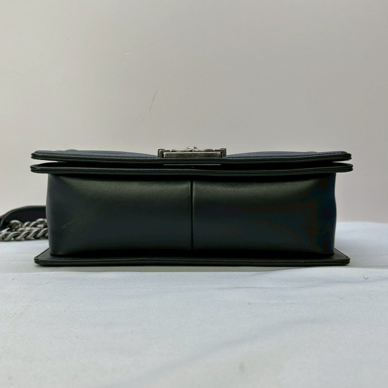 CHANEL BOY 25小牛皮黑銀口蓋包-6