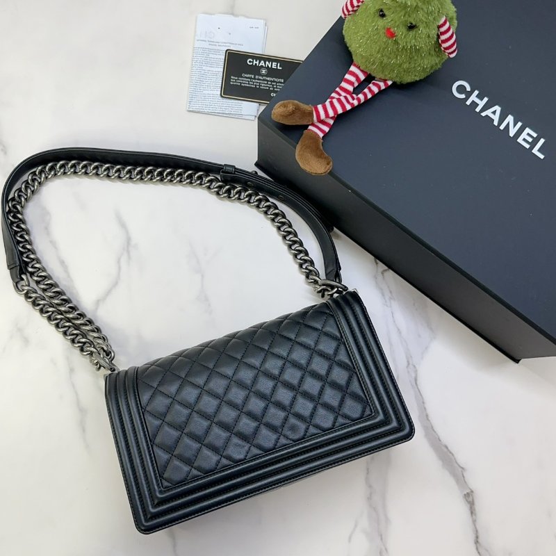 CHANEL 小牛皮黑銀BOY 25-1