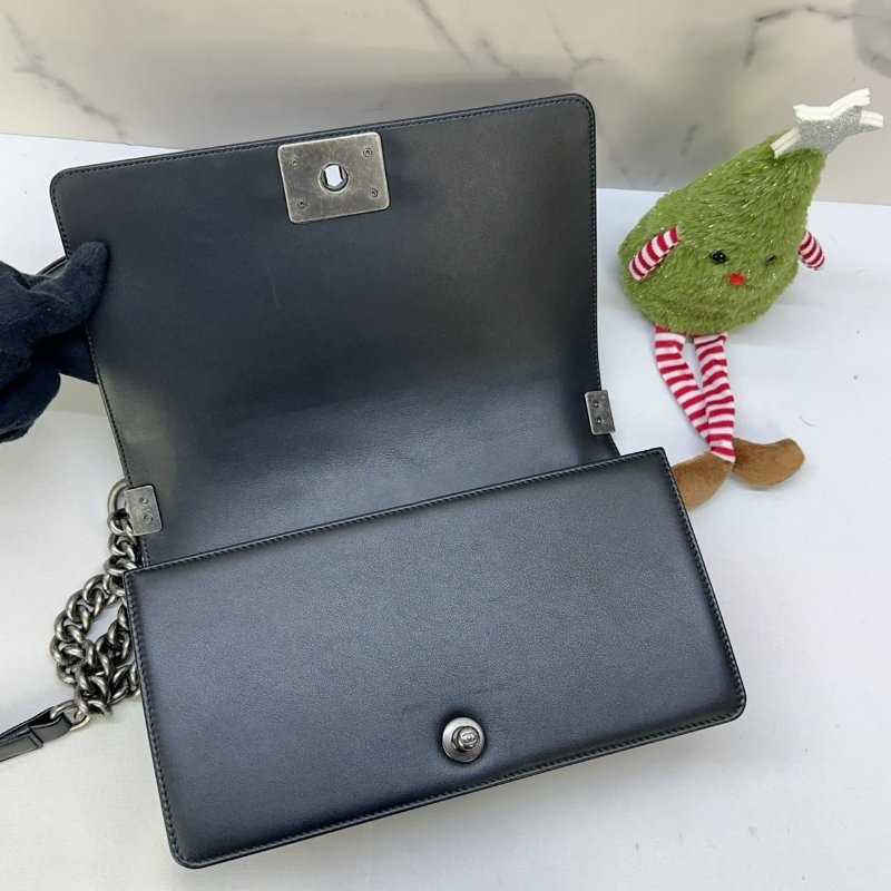 CHANEL 小牛皮黑銀BOY 25-4