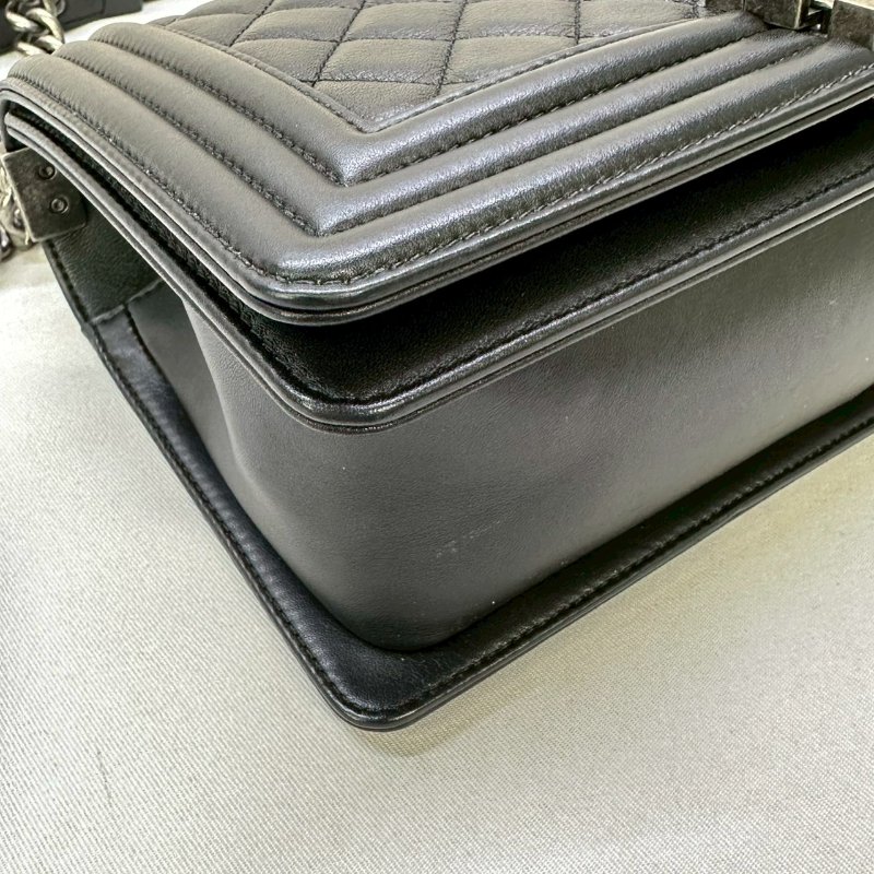 CHANEL 小牛皮黑銀BOY 25-9