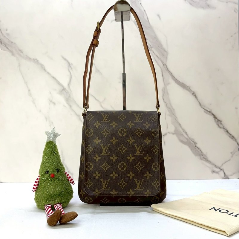 LV 老花斜背包-0