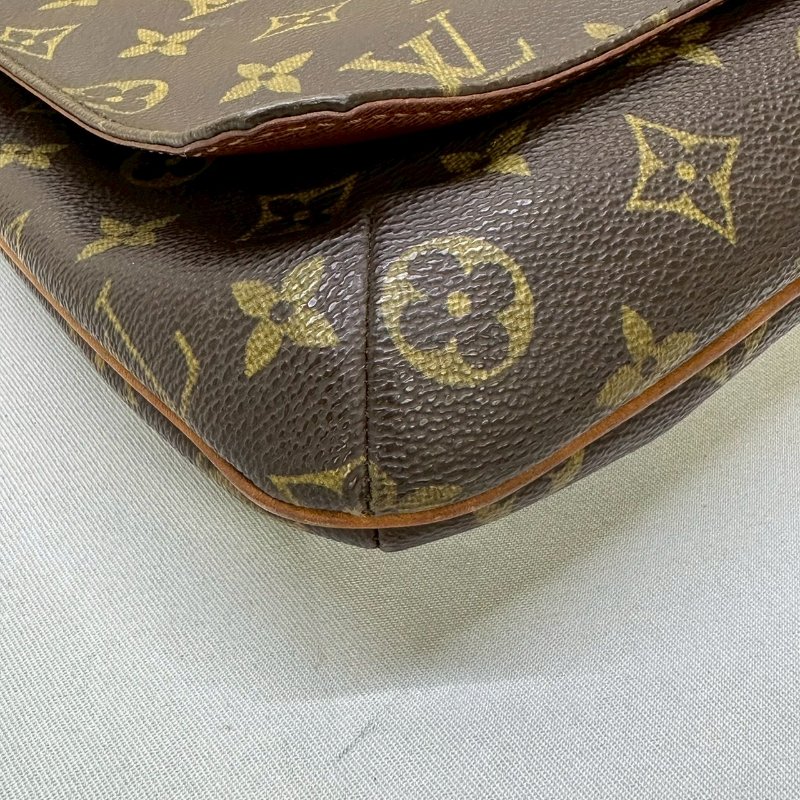 LV 老花斜背包-8