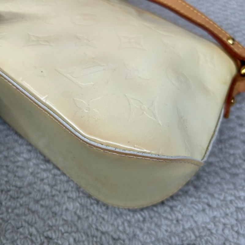 LV路易威登淺黃色漆皮壓紋斜挎包單肩包 很溫柔的顏色 容量實用 日常通勤百搭-7